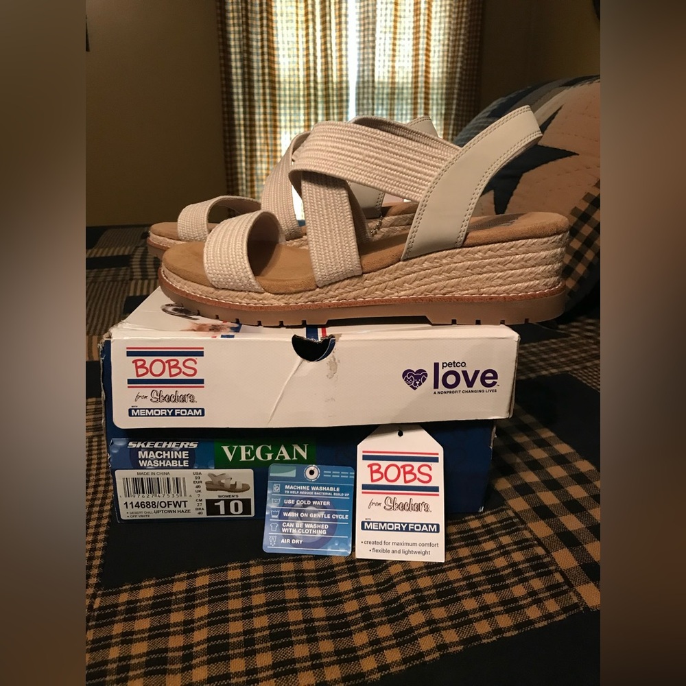 Bobs from Skechers Off White Sandals Wedge Wide Straps Slingback Size 10 Women